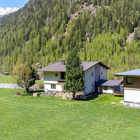 Haus Daniela 度假居 *